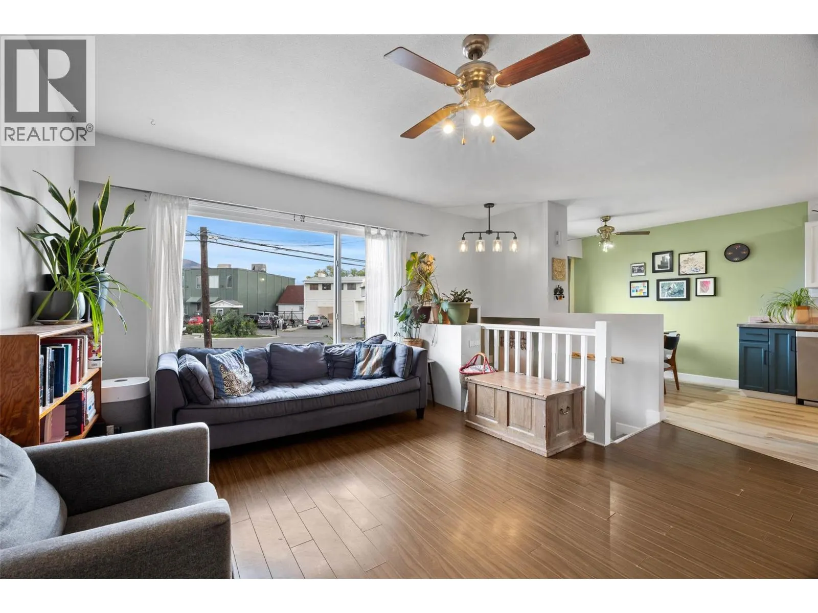 429 MACKENZIE Avenue