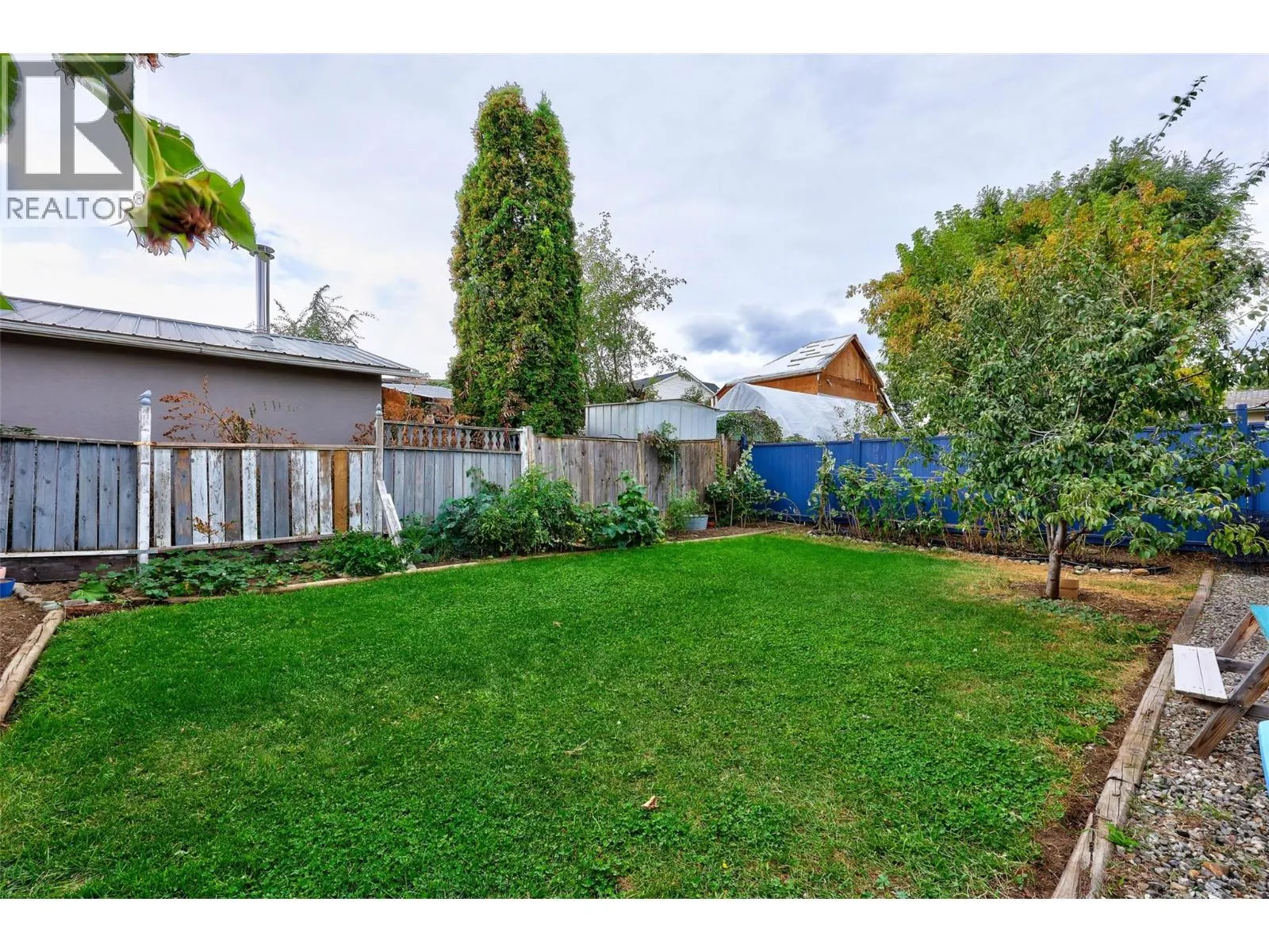 429 MACKENZIE Avenue