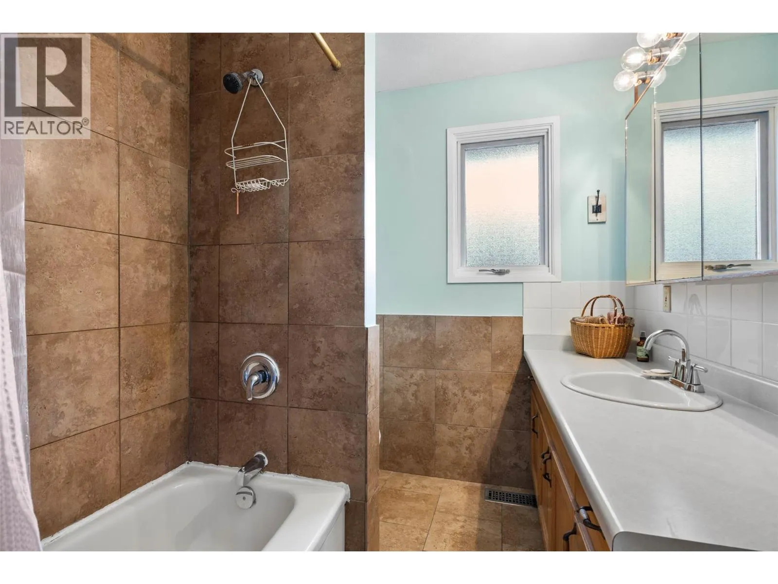 429 MACKENZIE Avenue