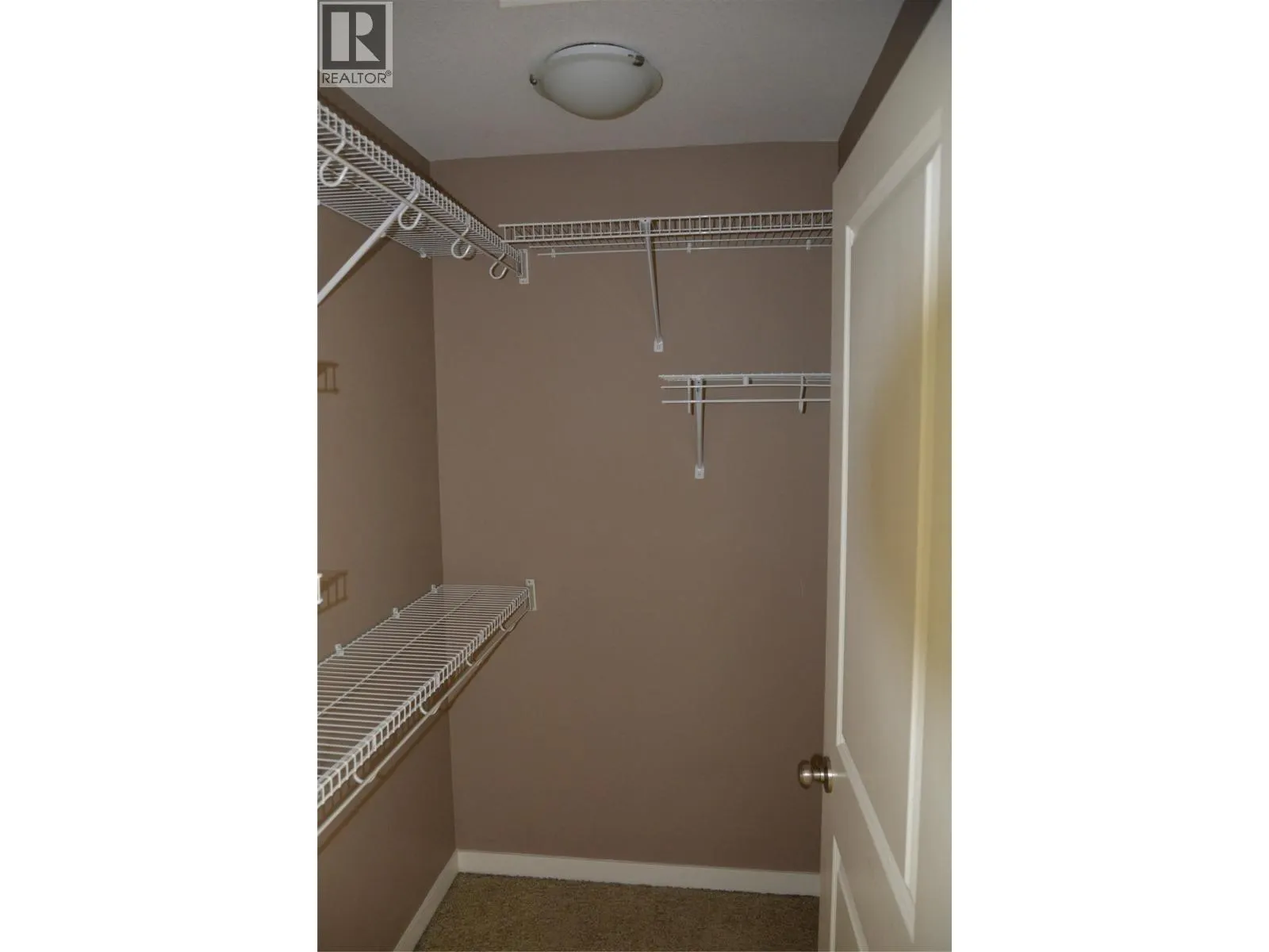 2860 VALLEYVIEW Drive Unit# 25