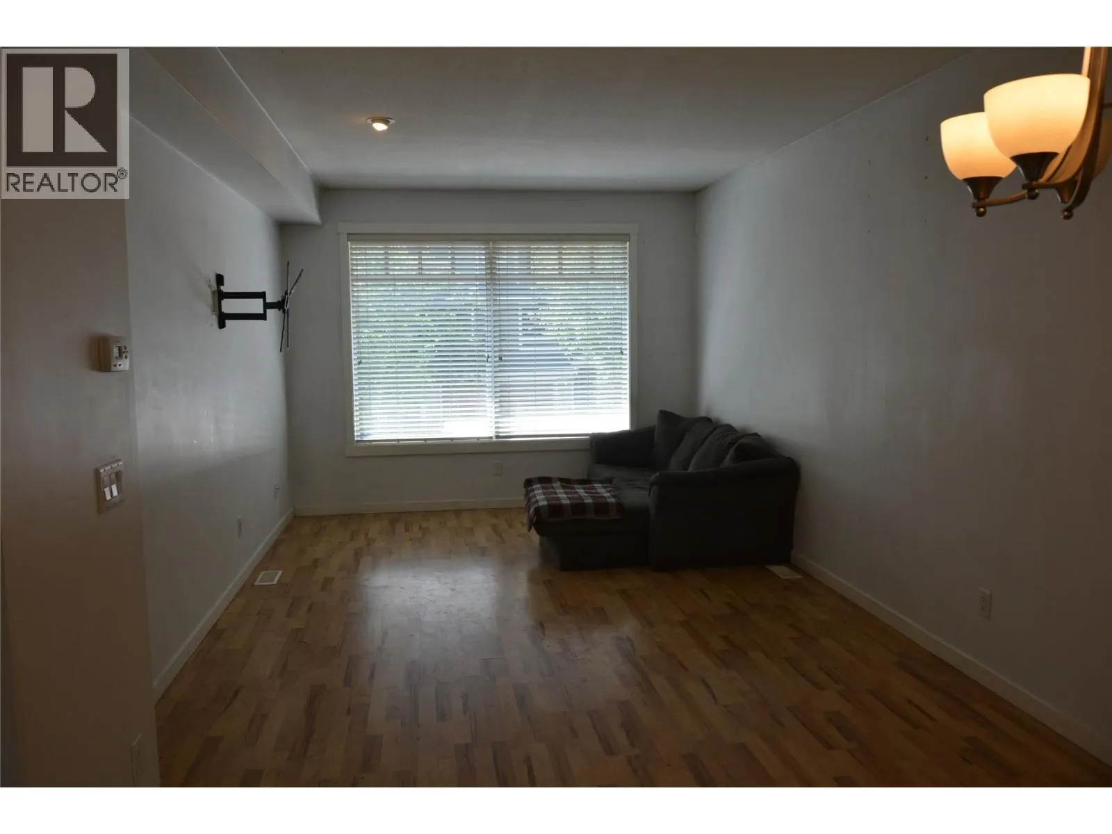 2860 VALLEYVIEW Drive Unit# 25