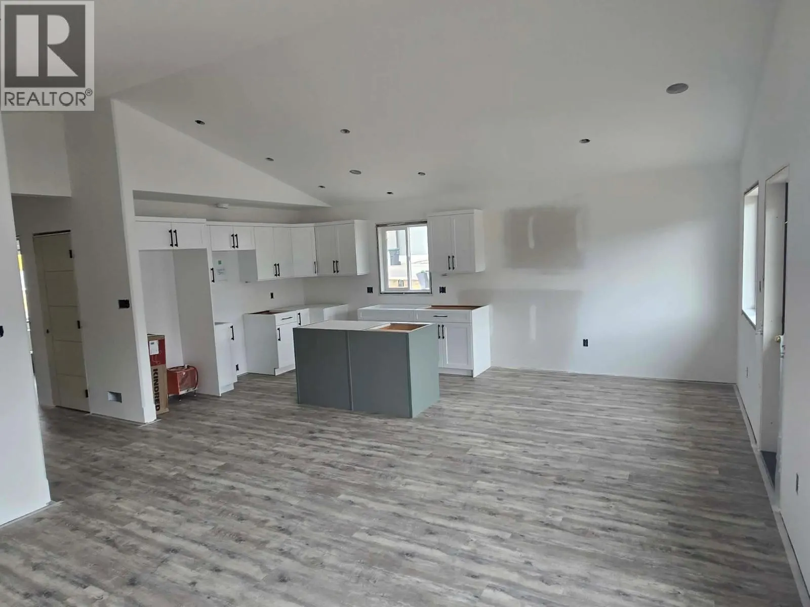 1537 Grandview Drive