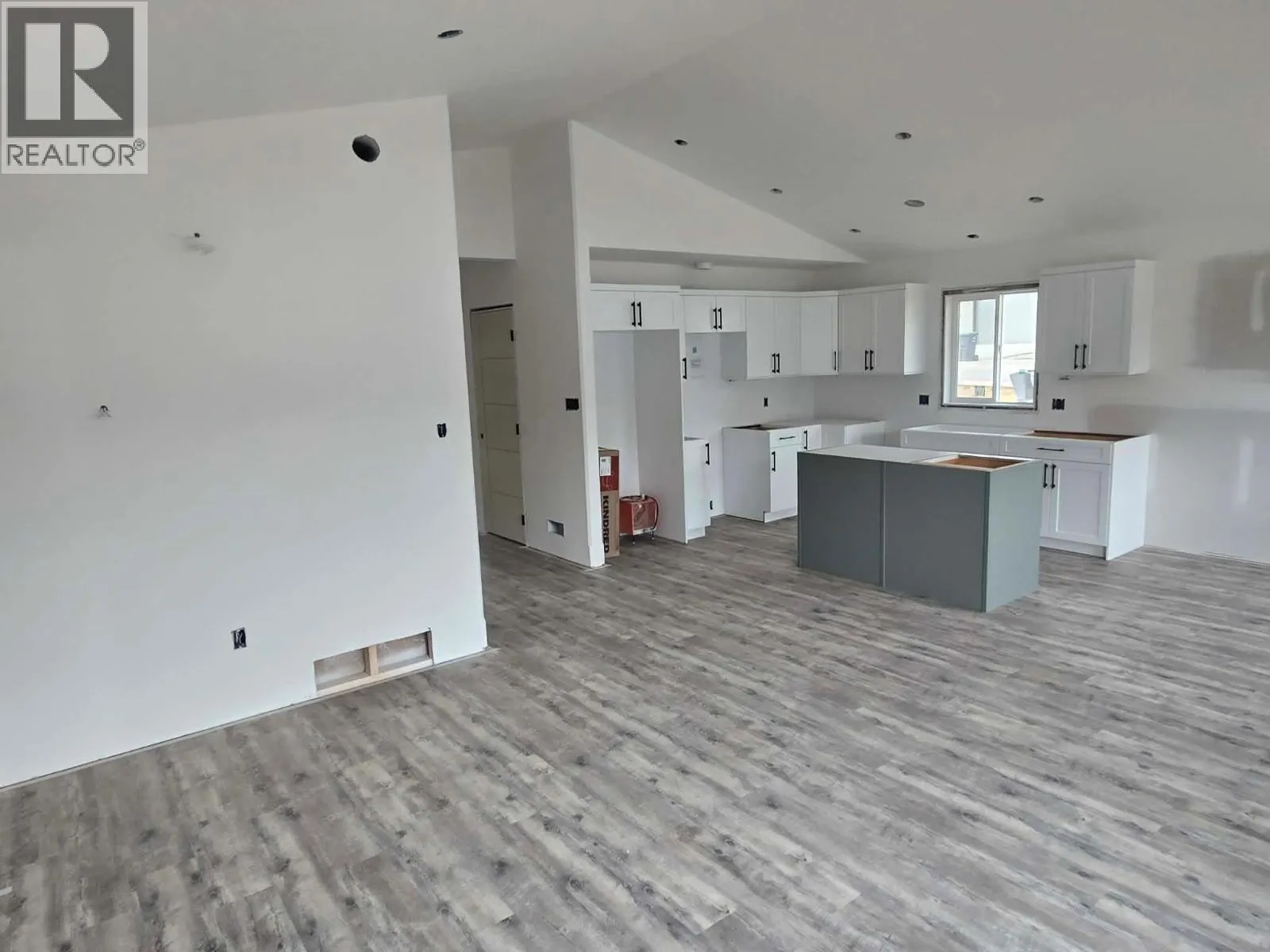 1537 Grandview Drive