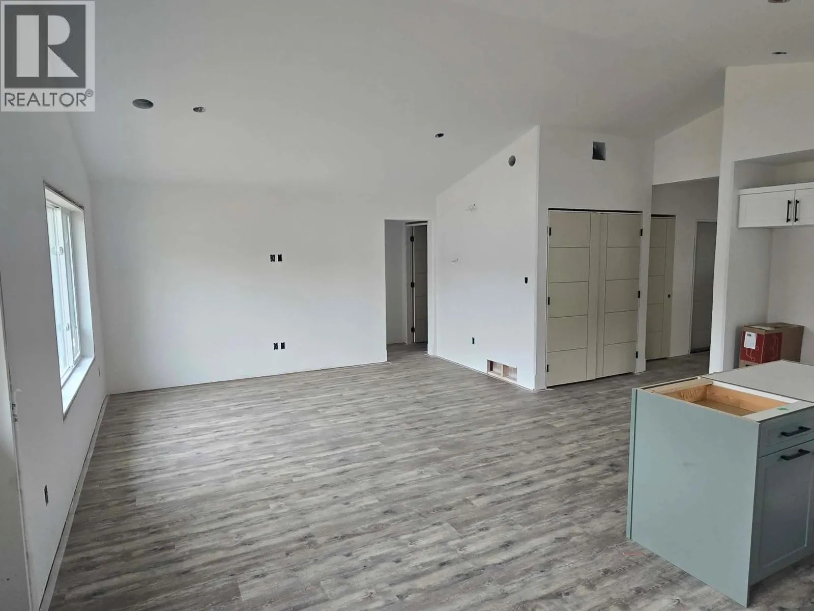 1537 Grandview Drive