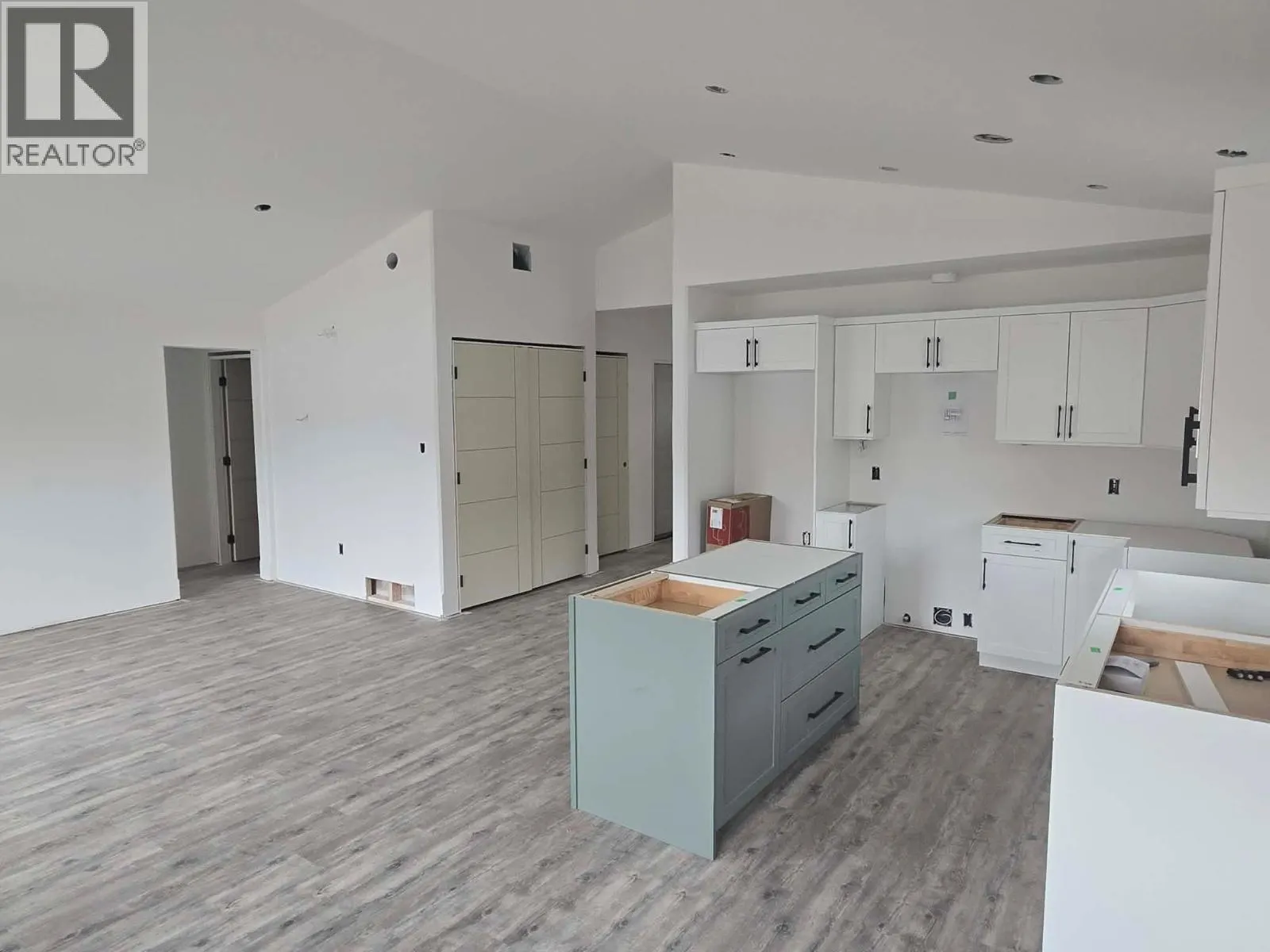 1537 Grandview Drive