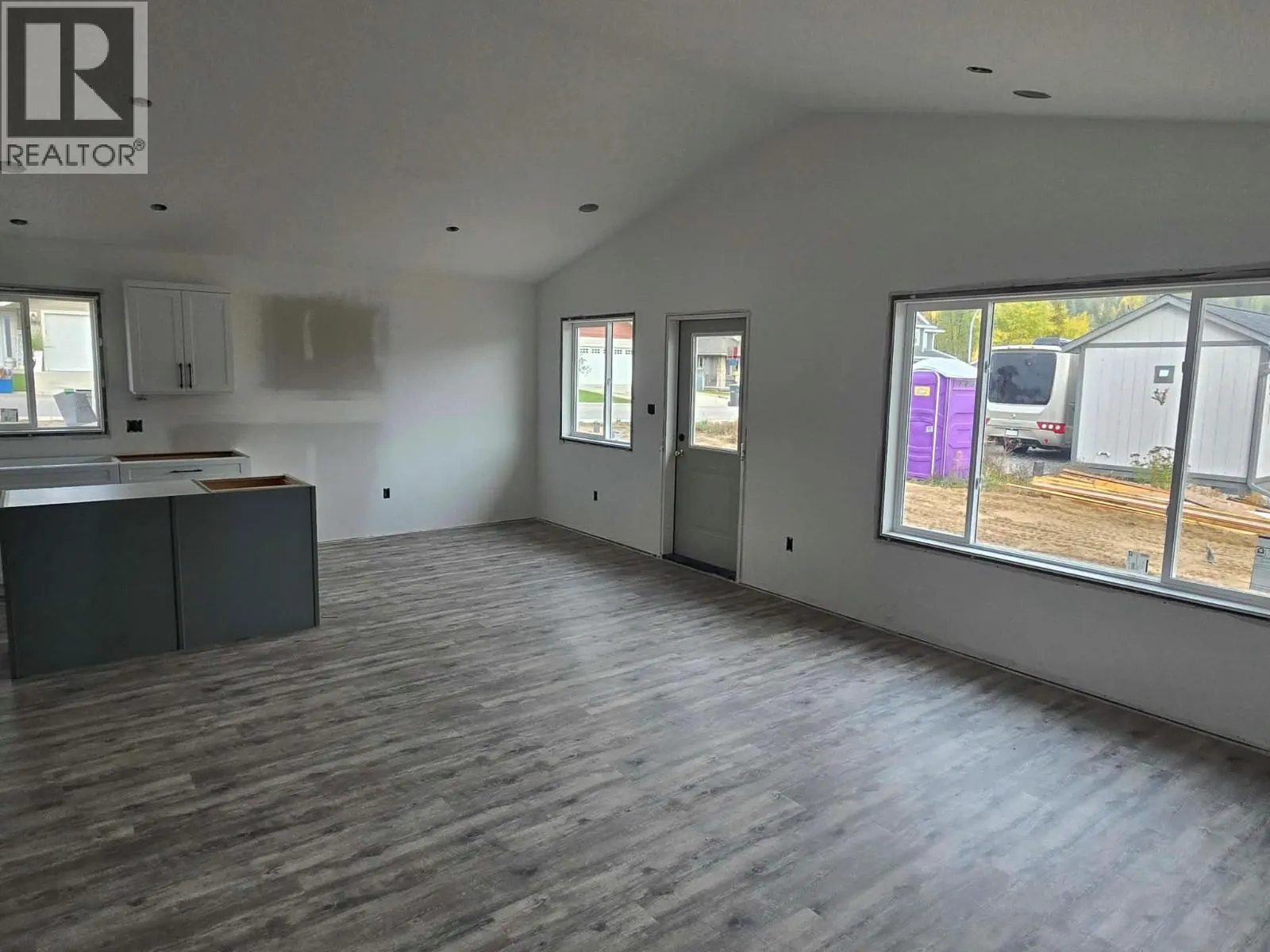 1537 Grandview Drive