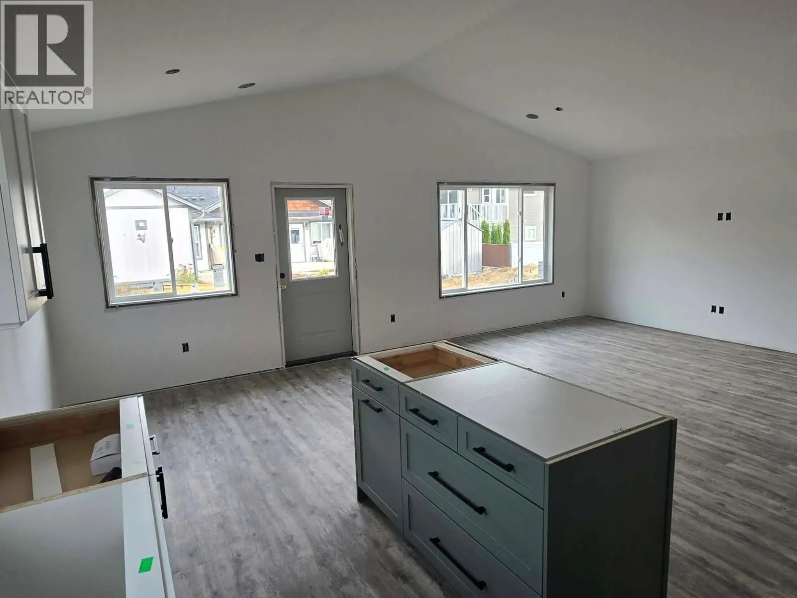 1537 Grandview Drive