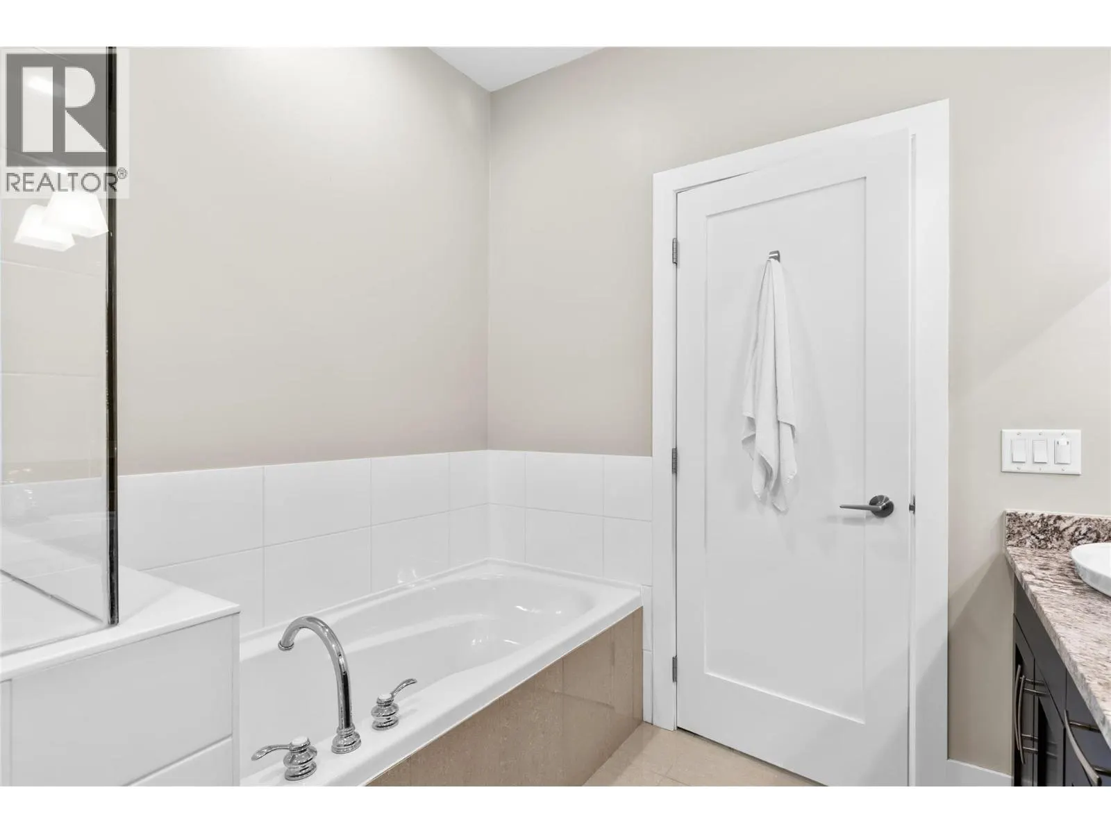 4000 Redstone Crescent Unit# 221