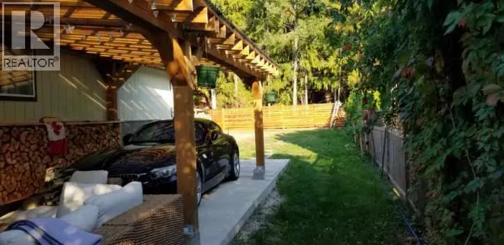 914 Columbia Crescent