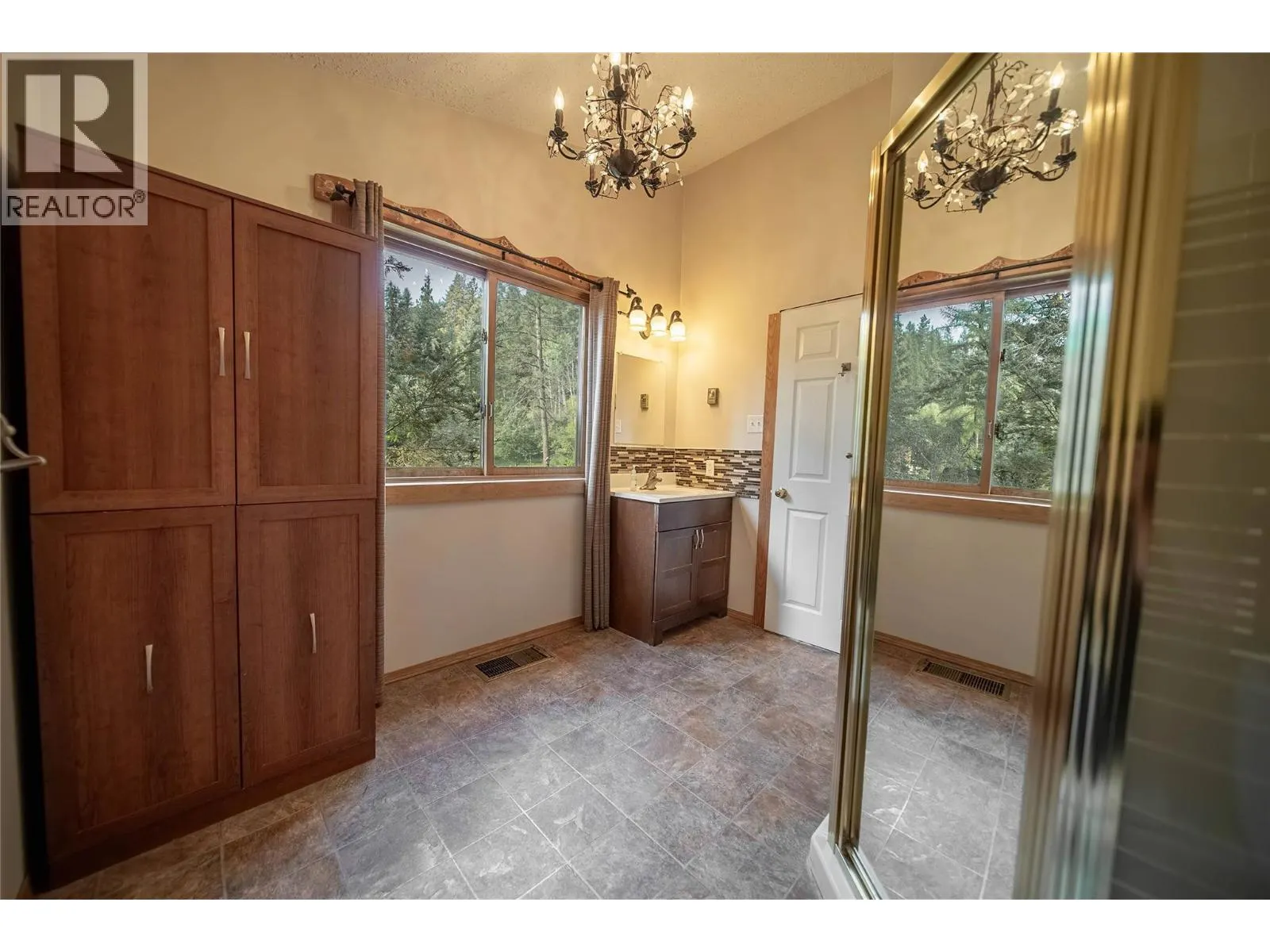 7825 Jaffray Baynes Lake Road Road