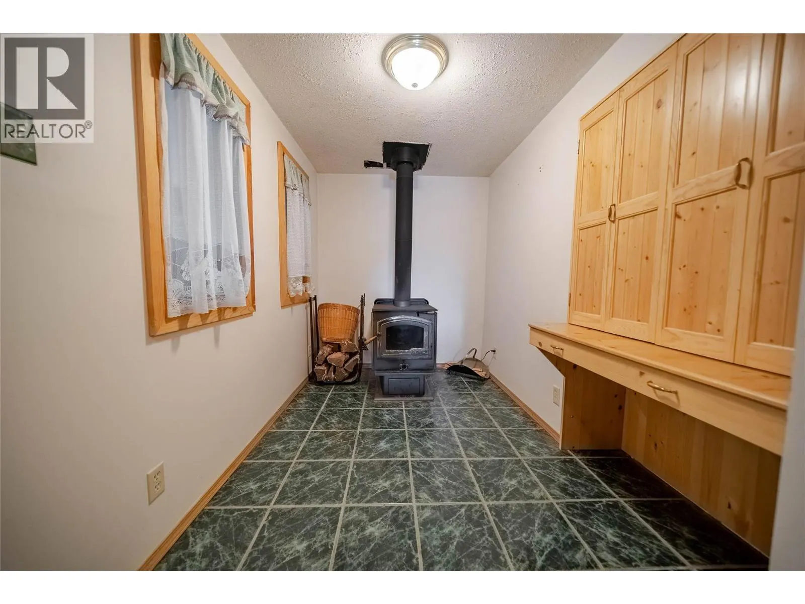 7825 Jaffray Baynes Lake Road Road