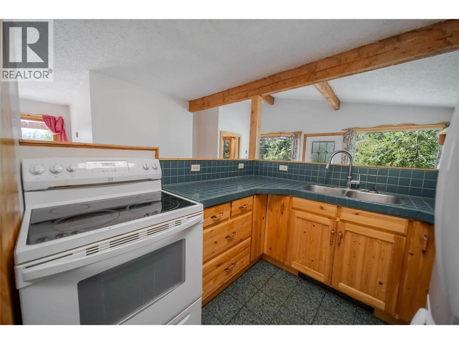 7825 Jaffray Baynes Lake Road Road