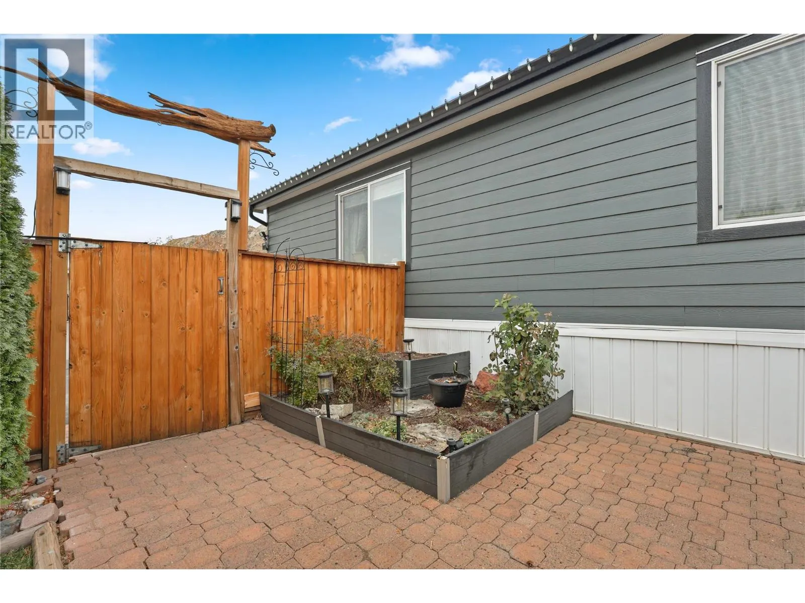 712 SHUSWAP  E Road Unit# 11