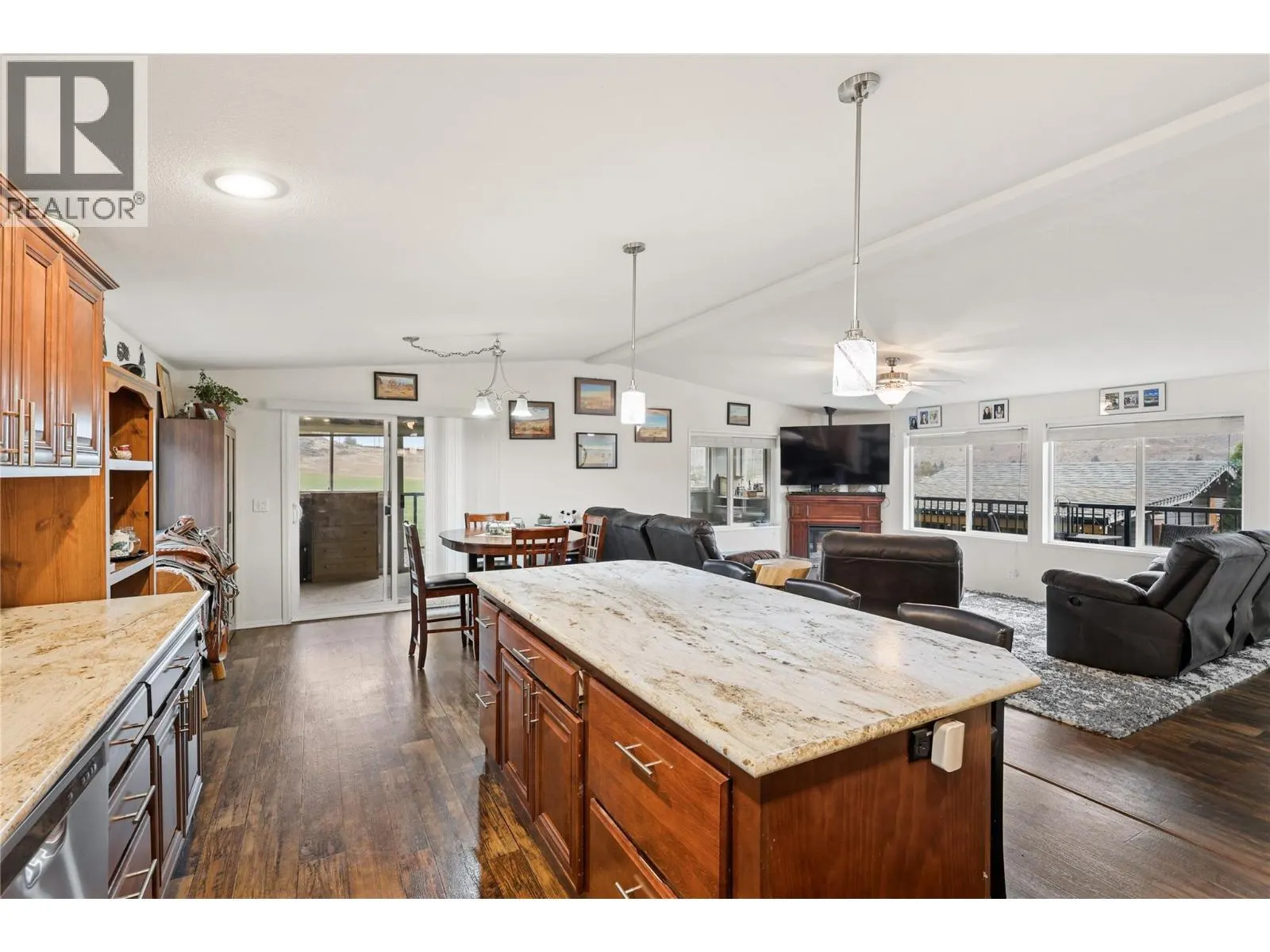 712 SHUSWAP  E Road Unit# 11