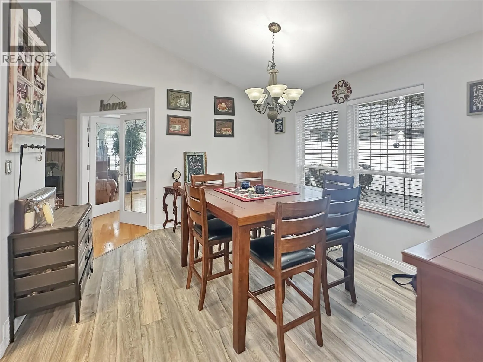 100 DEERVIEW Crescent