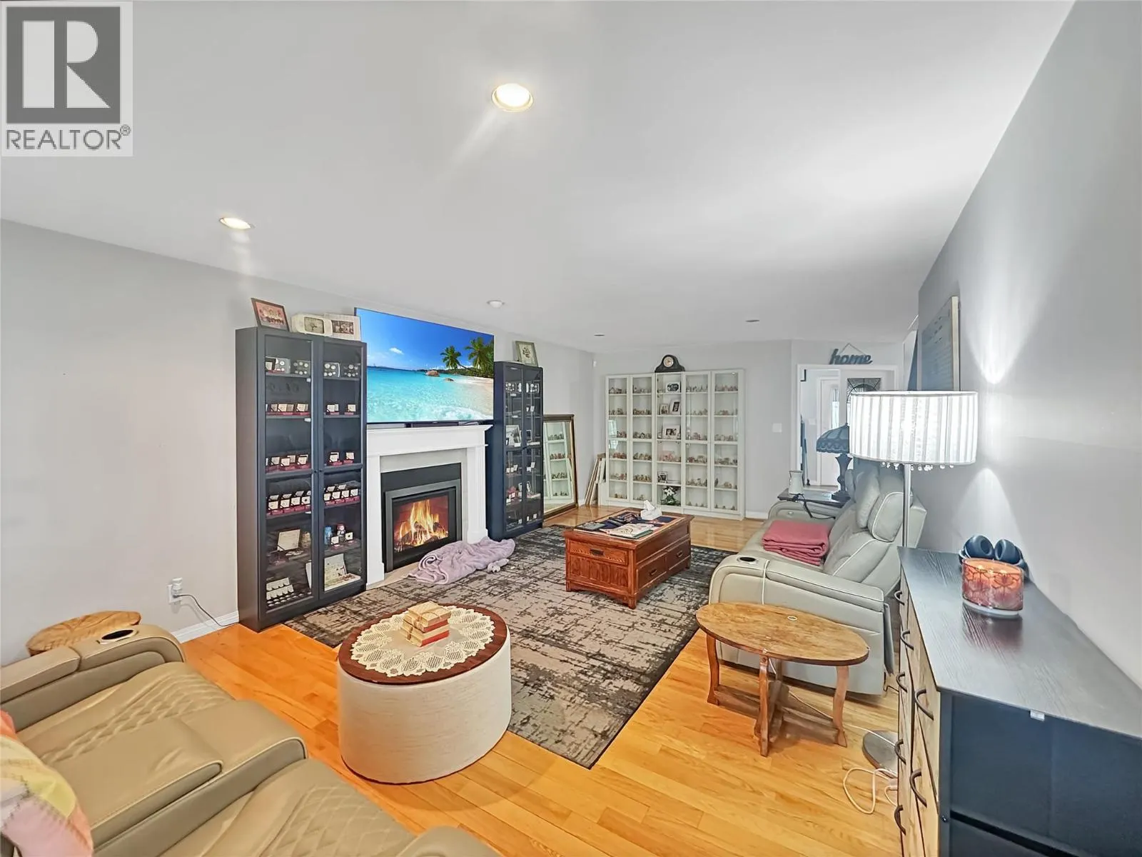 100 DEERVIEW Crescent