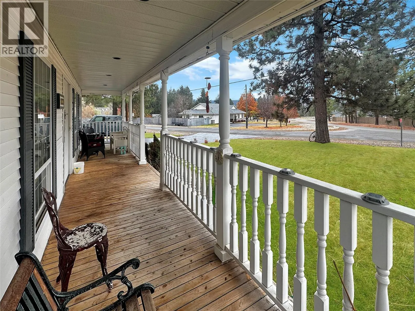 100 DEERVIEW Crescent