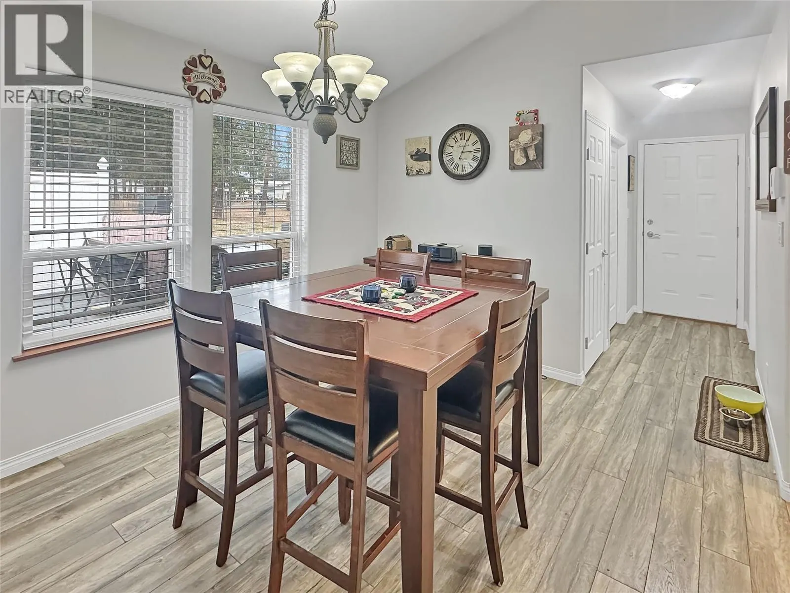 100 DEERVIEW Crescent