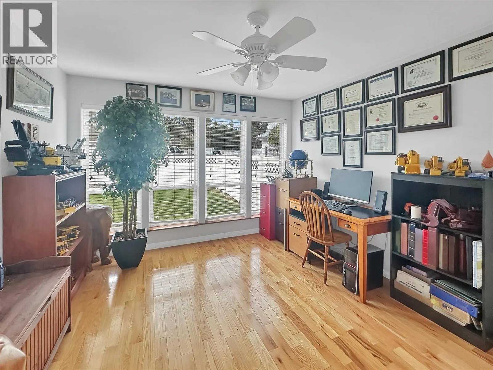 100 DEERVIEW Crescent