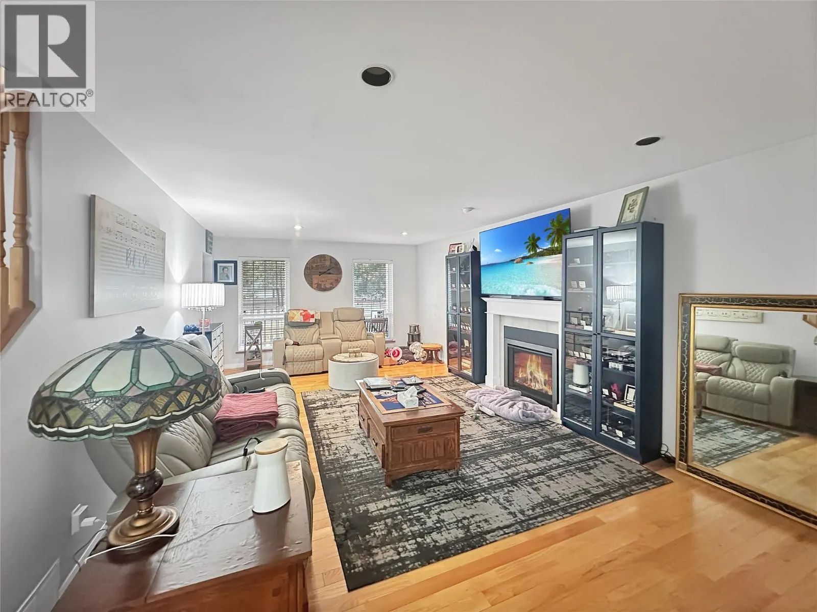 100 DEERVIEW Crescent