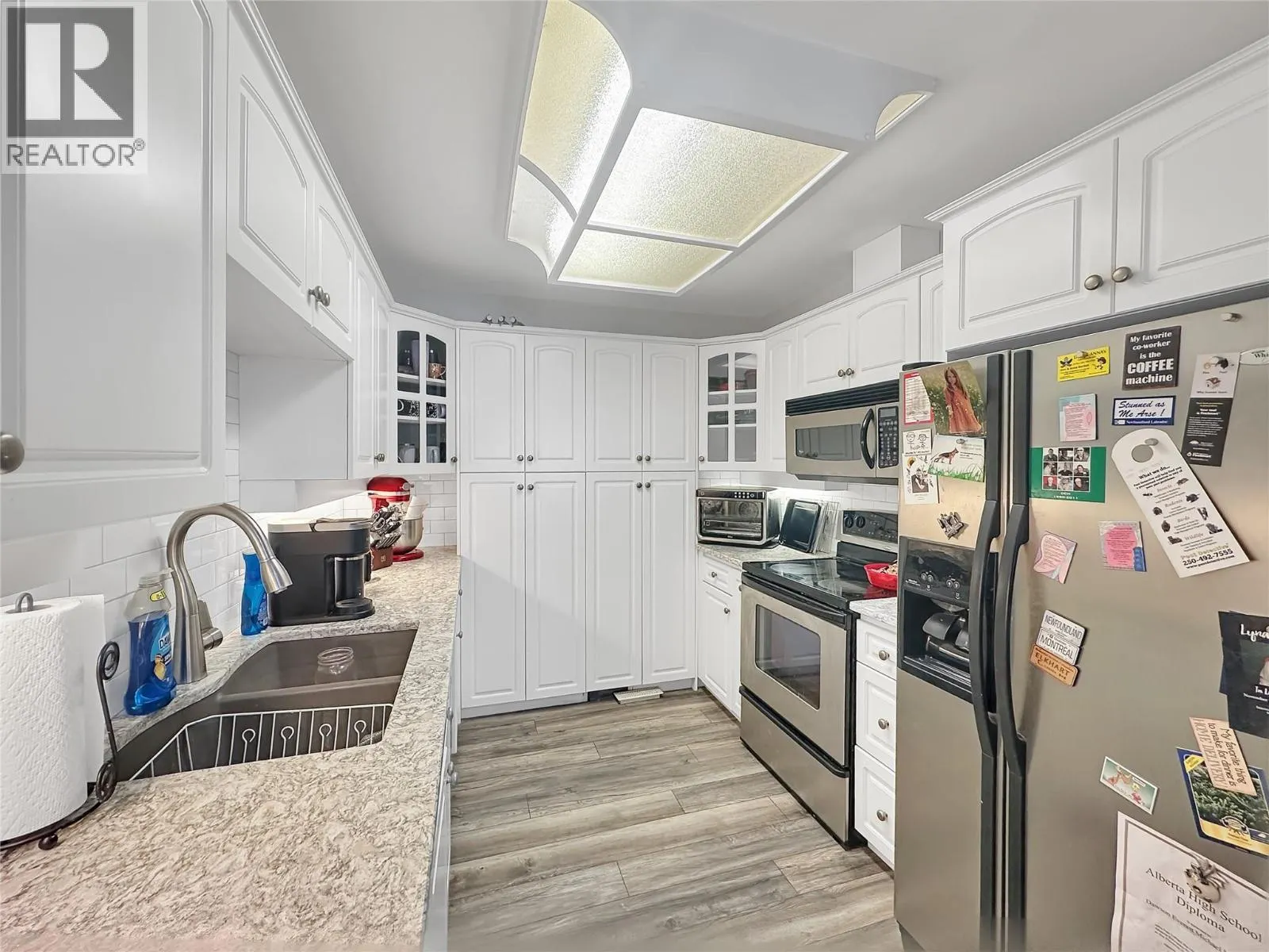 100 DEERVIEW Crescent