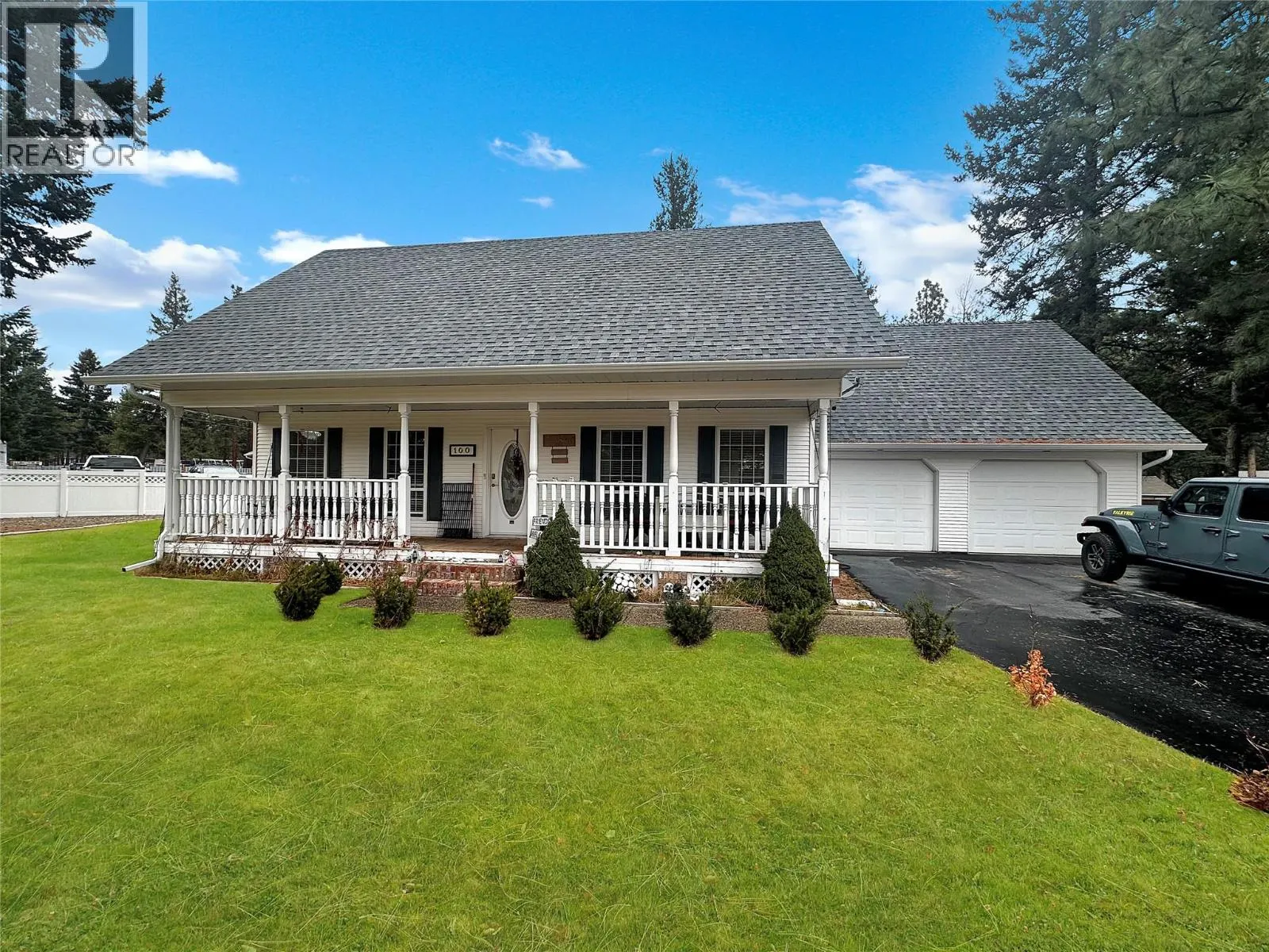 100 DEERVIEW Crescent