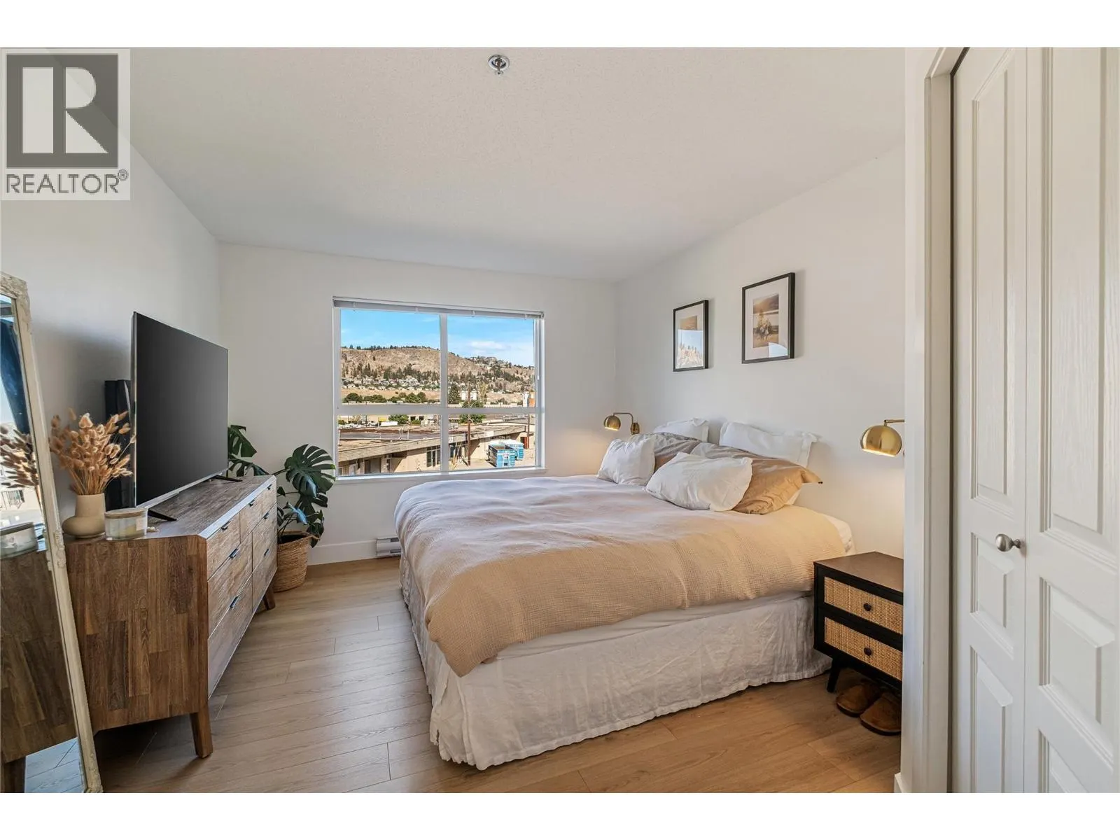 1093 Sunset Drive Unit# 307