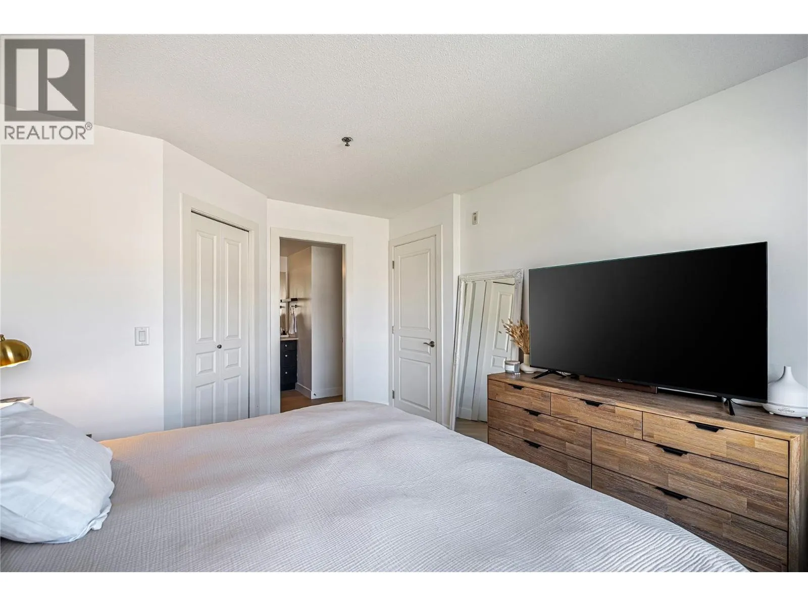 1093 Sunset Drive Unit# 307