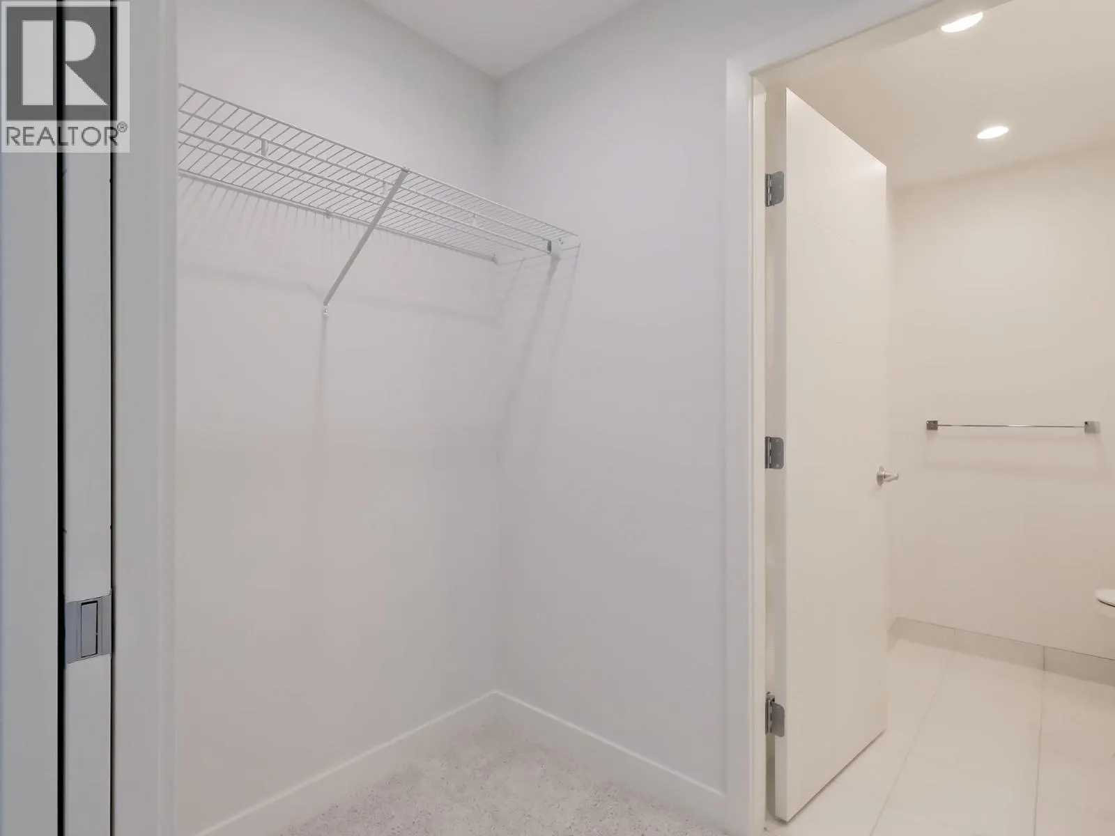 13417 Lakeshore Drive S Unit# 201