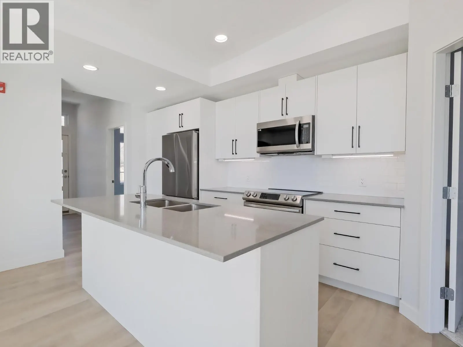 13417 Lakeshore Drive S Unit# 201