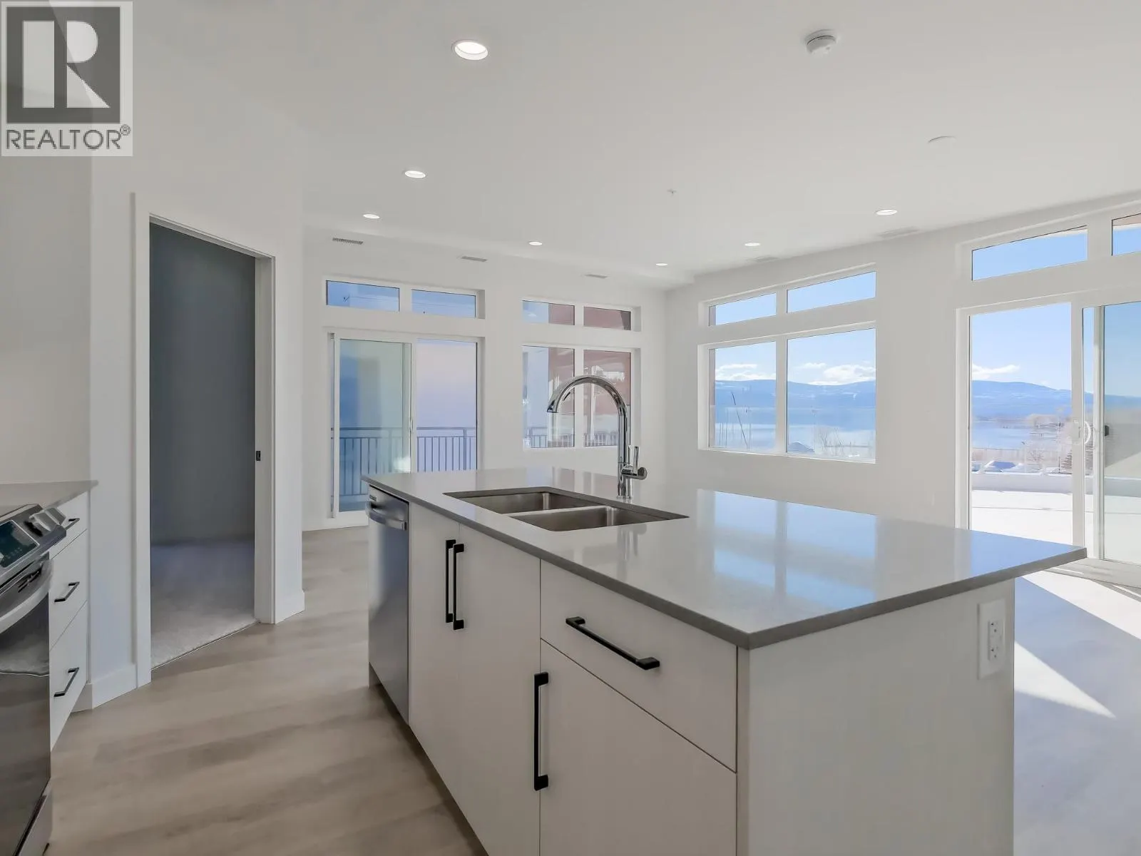 13417 Lakeshore Drive S Unit# 201