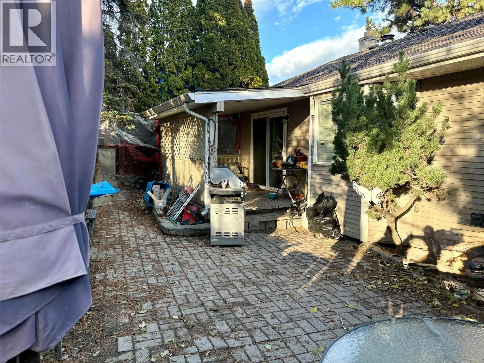 5620 Allenby Crescent