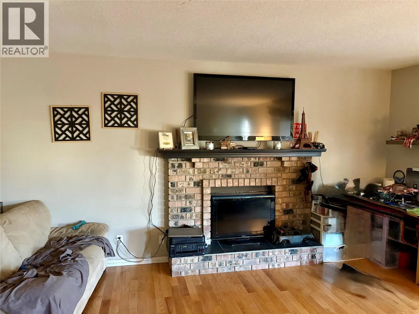 5620 Allenby Crescent