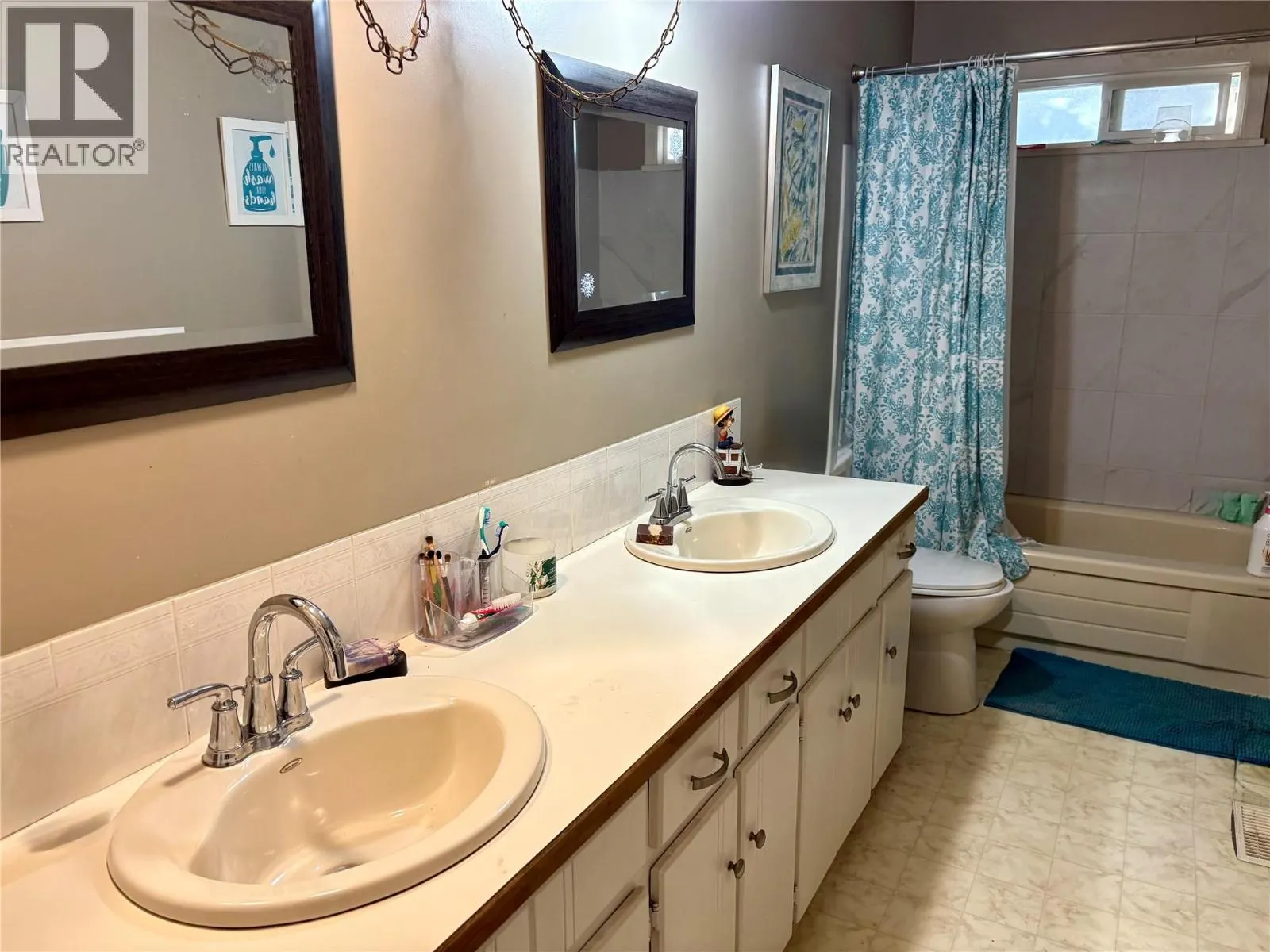 5620 Allenby Crescent