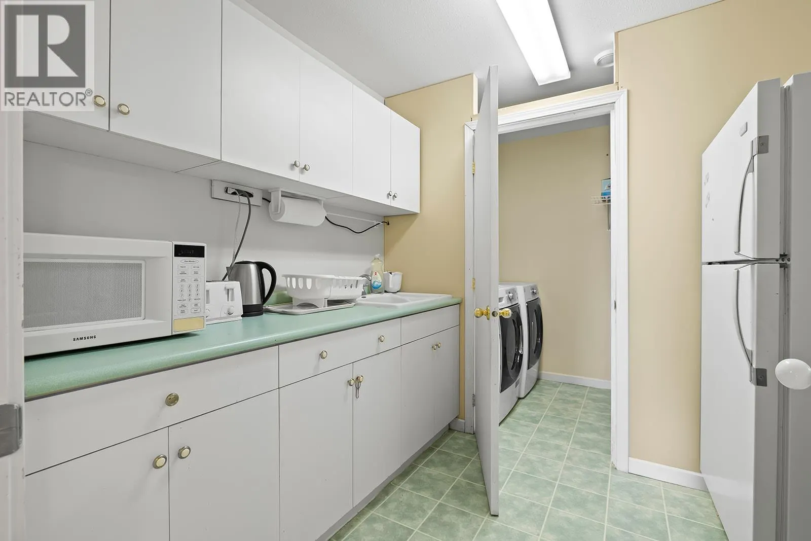 1282 Lakeview Cove Place