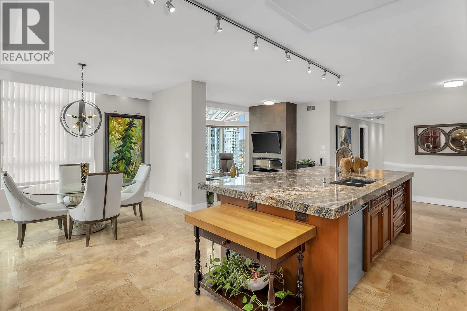 1152 Sunset Drive Unit# 1702