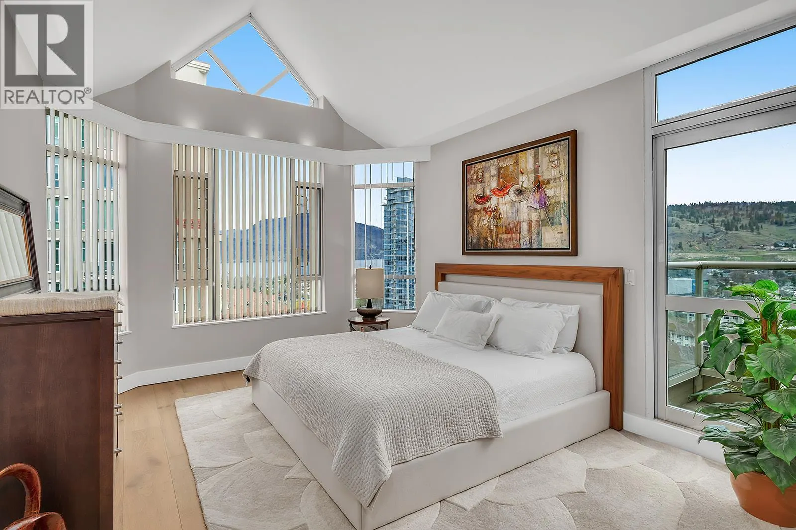 1152 Sunset Drive Unit# 1702