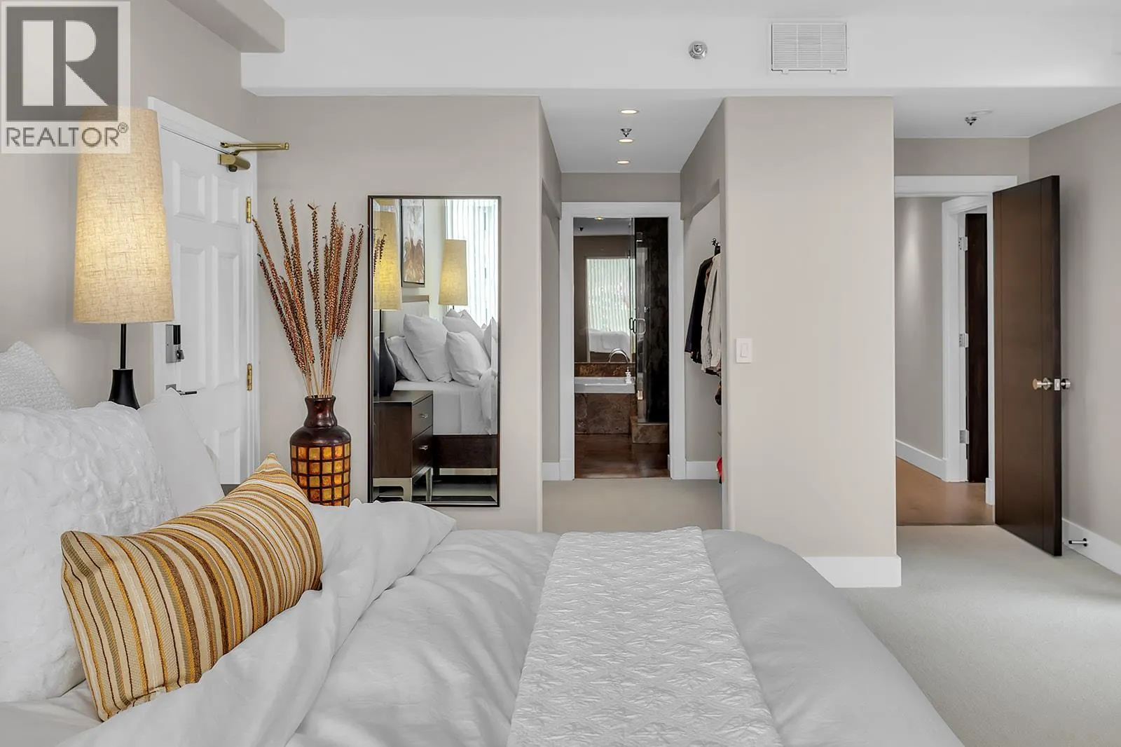 1152 Sunset Drive Unit# 1702