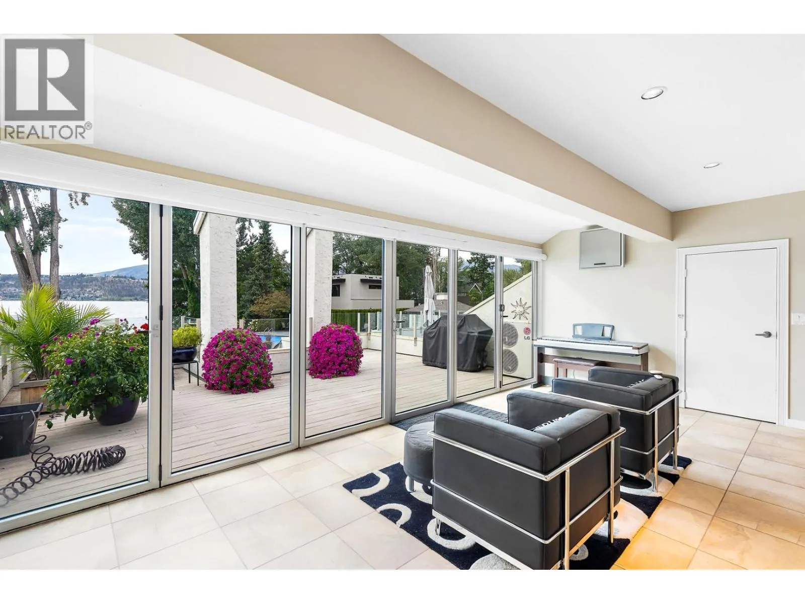 2900 Abbott Street Unit# 208