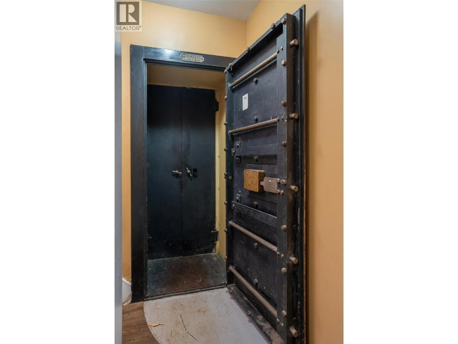 2004 Columbia Avenue