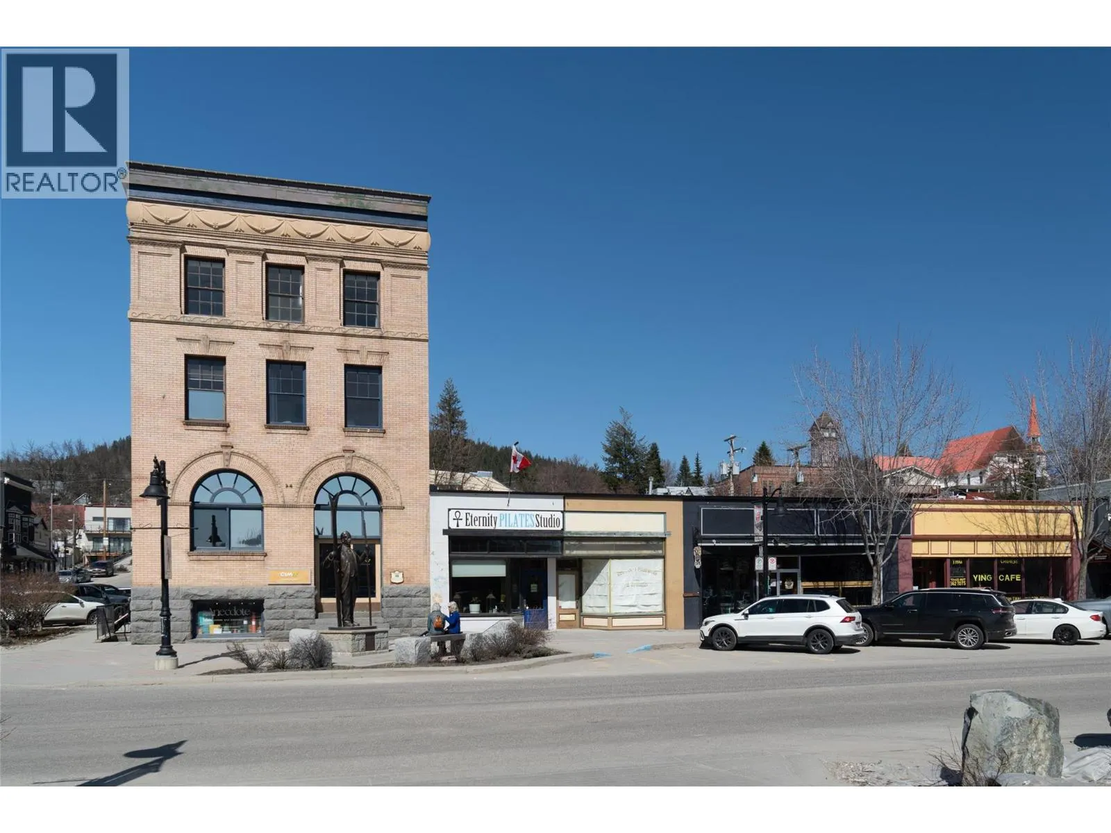 2004 Columbia Avenue