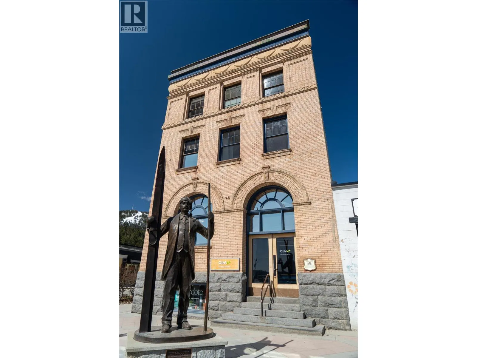 2004 Columbia Avenue