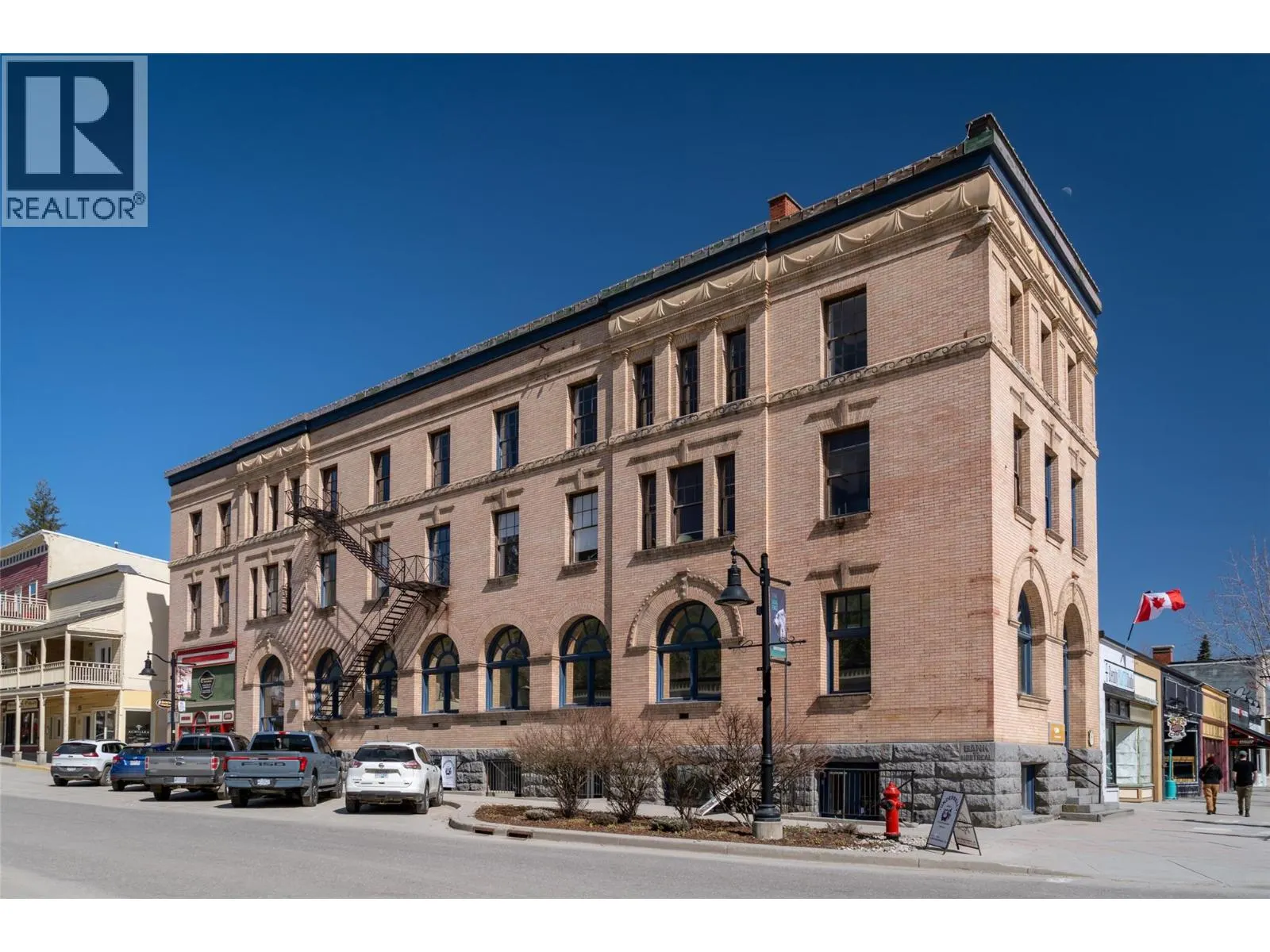 2004 Columbia Avenue