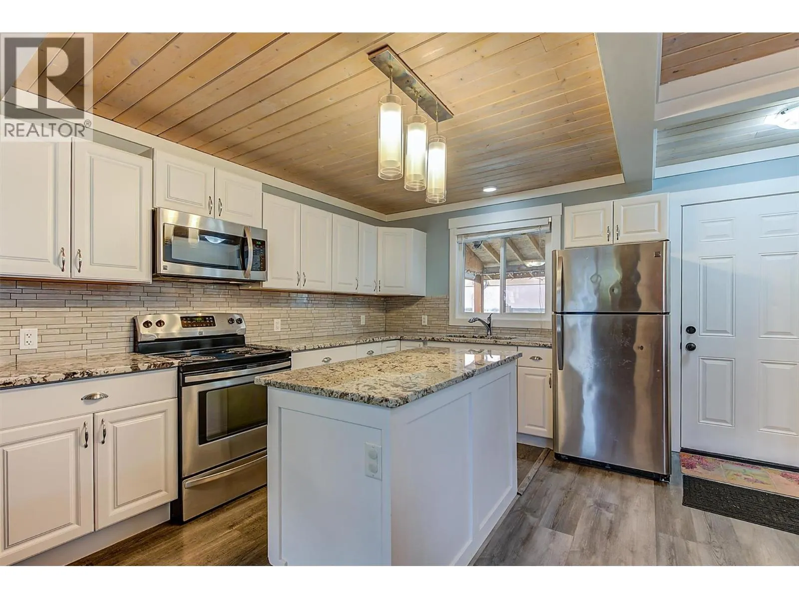 558-560 Cambridge Avenue