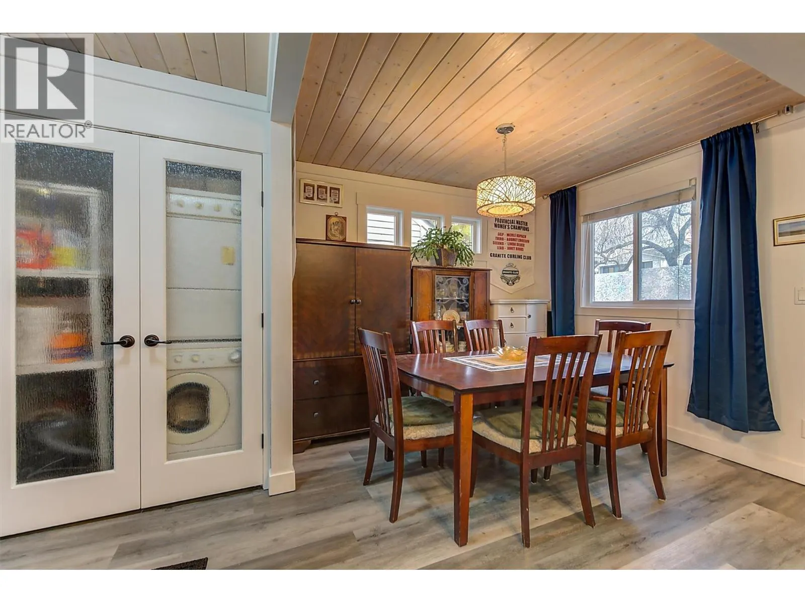 558-560 Cambridge Avenue