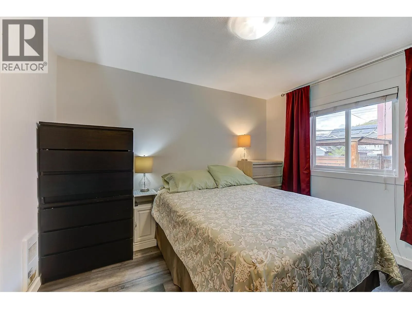 558-560 Cambridge Avenue