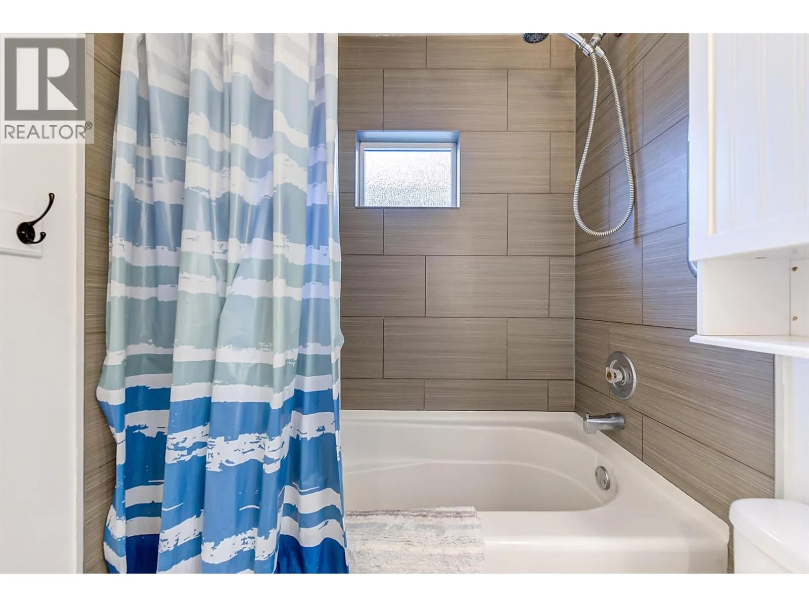 558-560 Cambridge Avenue