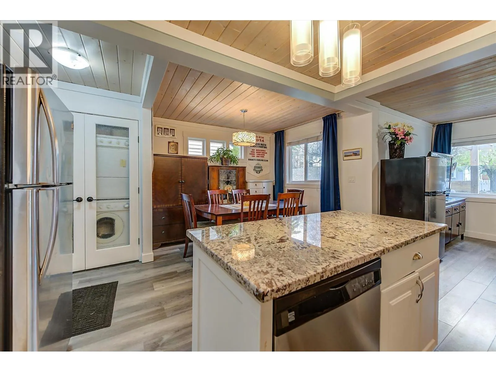 558-560 Cambridge Avenue