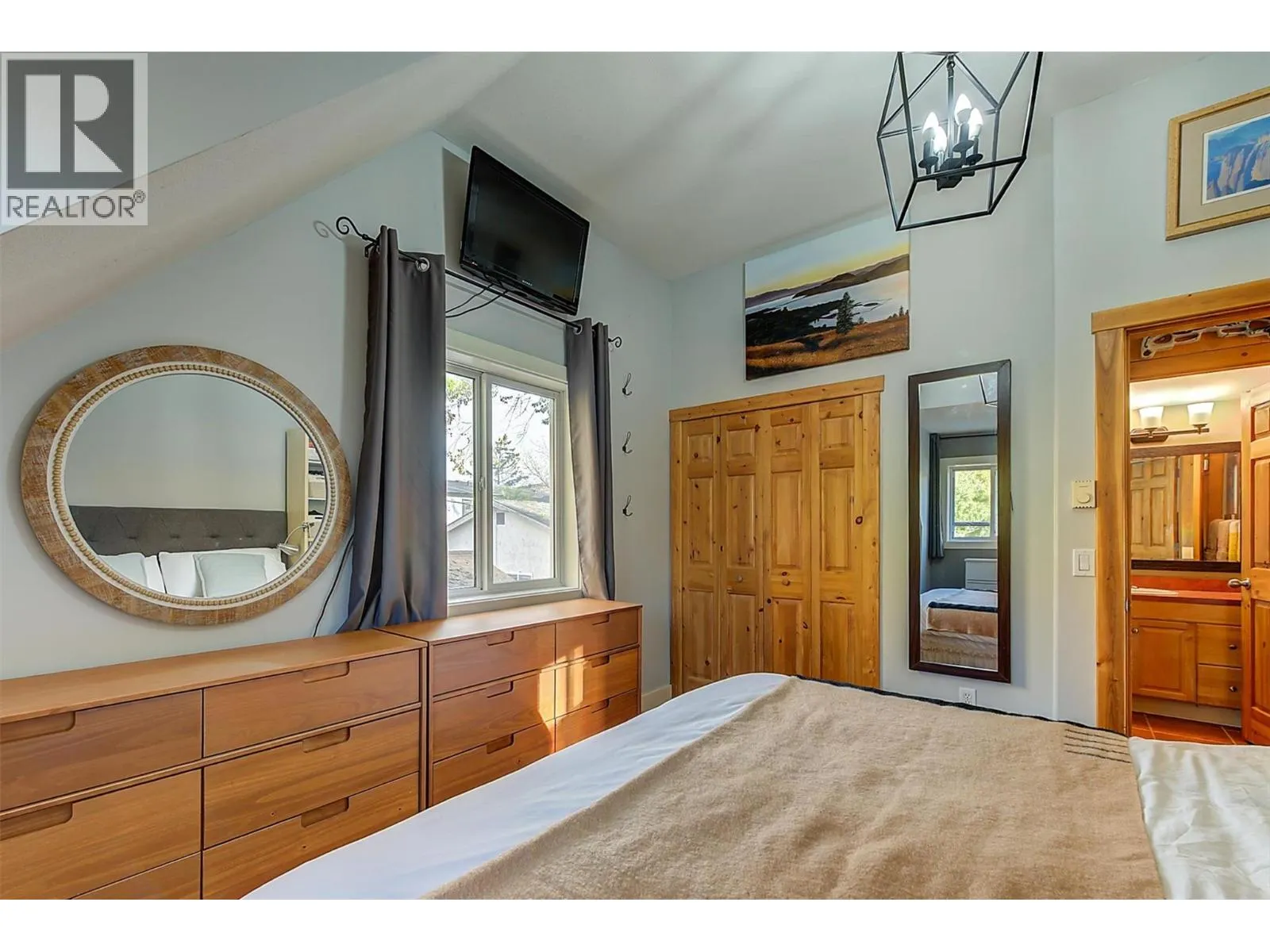 558-560 Cambridge Avenue