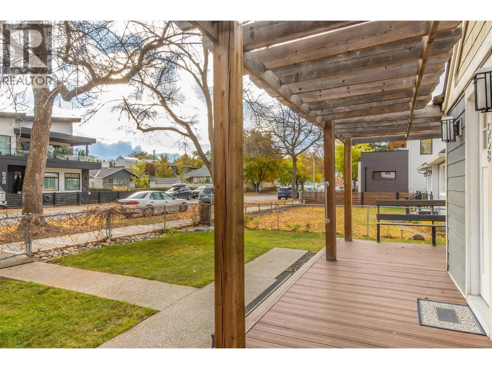 558-560 Cambridge Avenue